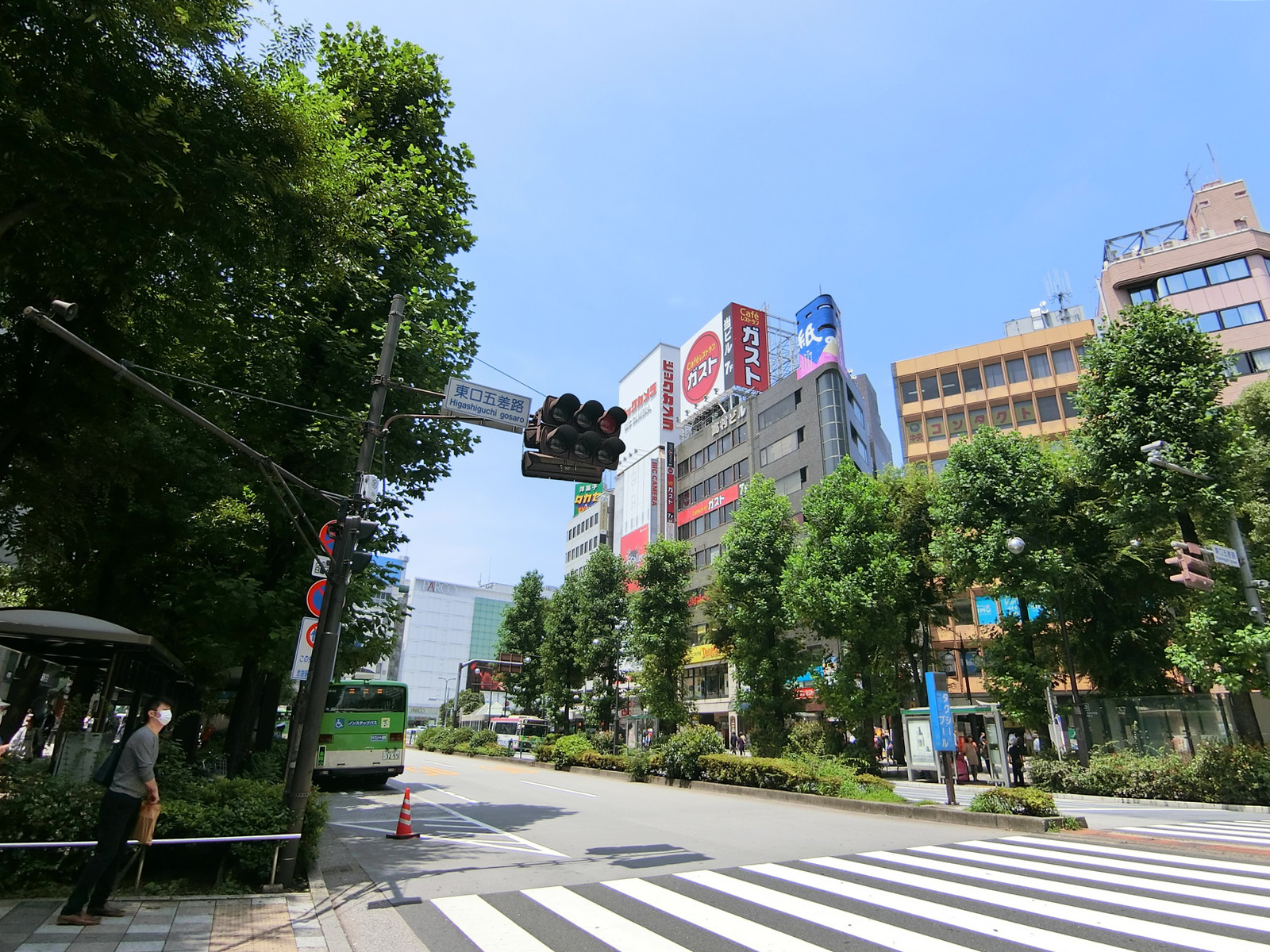 第2MYTビル前面のグリーン大通り