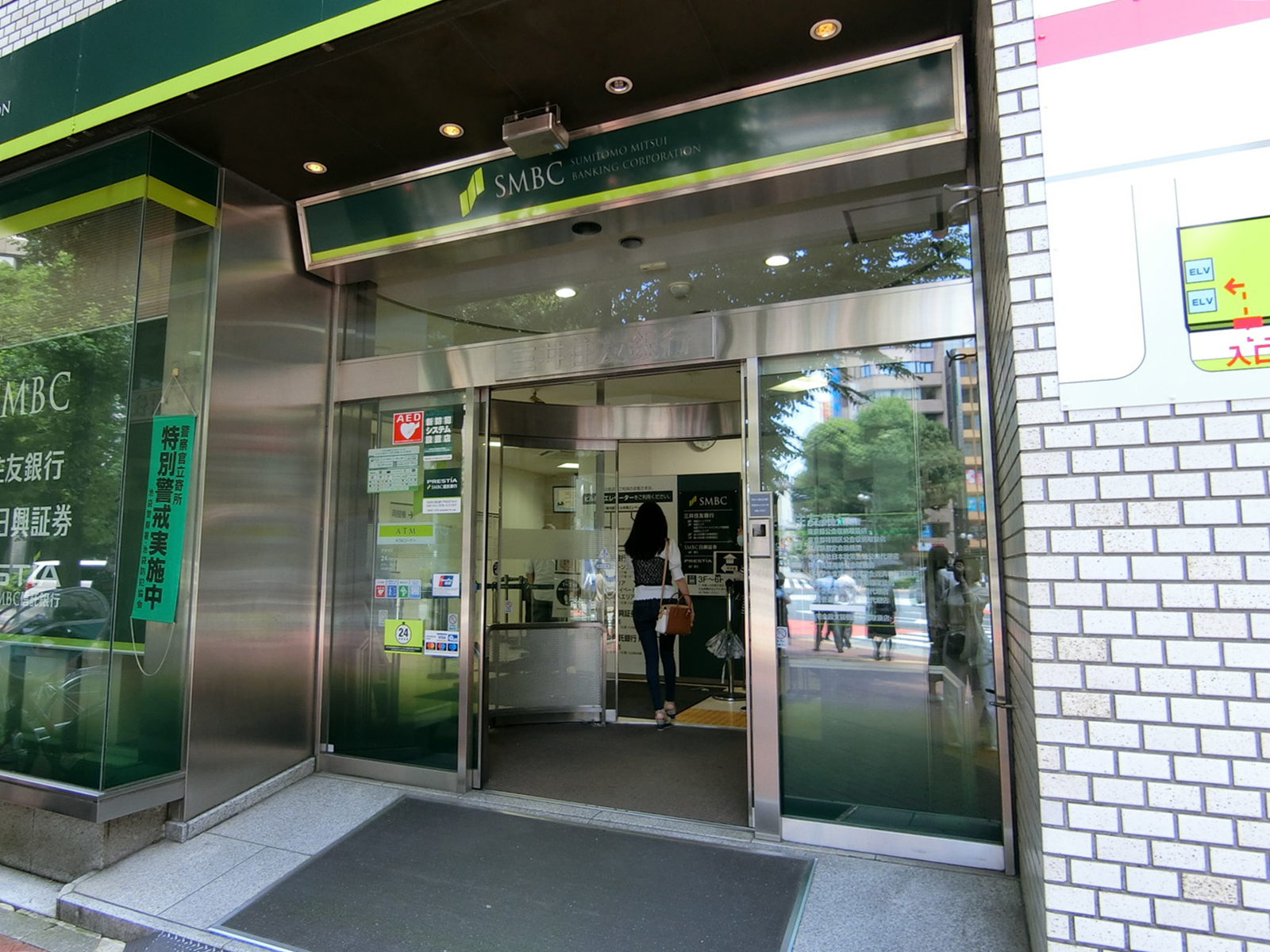 徒歩2分の三井住友銀行 池袋東口支店