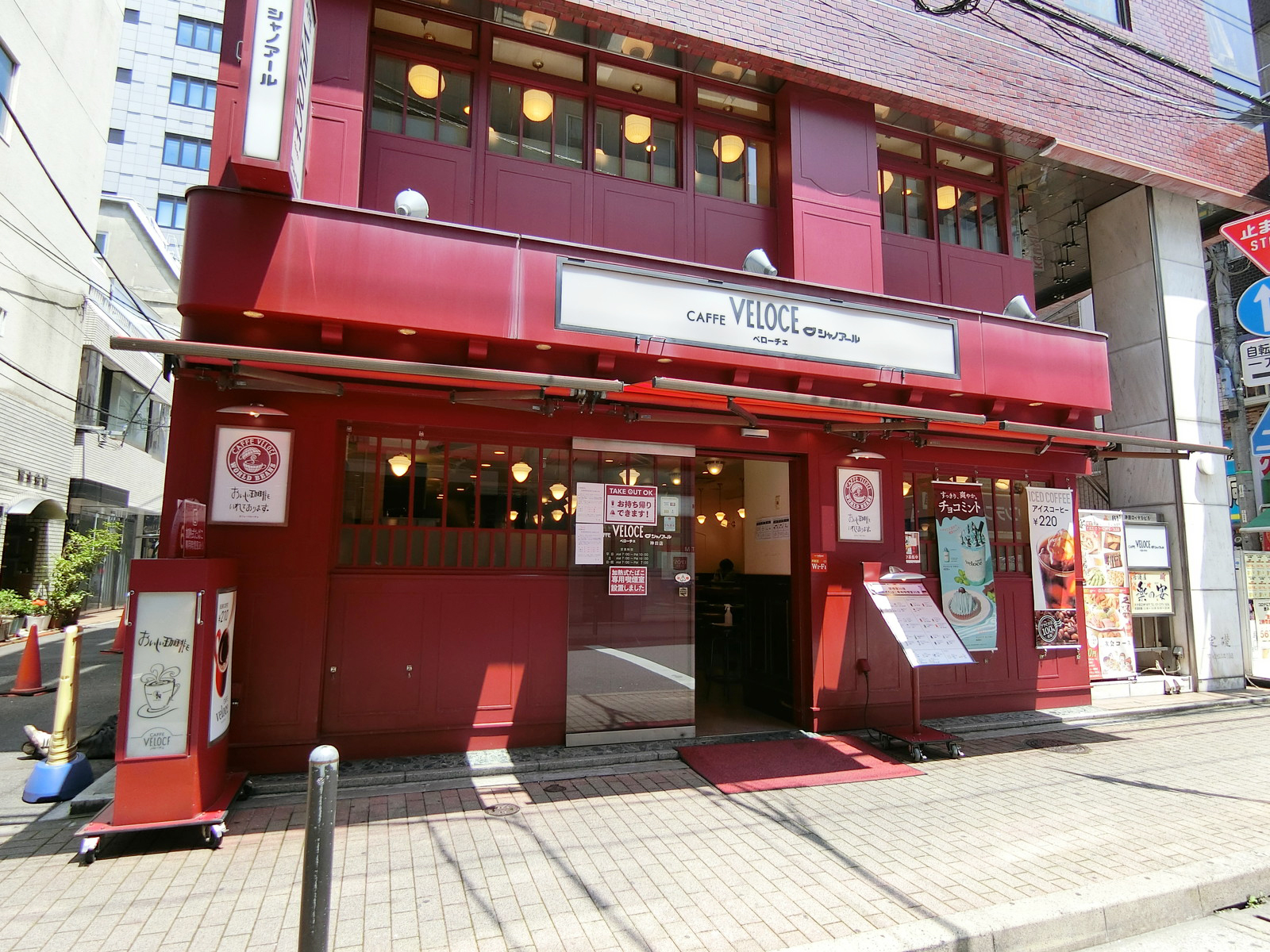 徒歩1分のカフェ・ベローチェ 神田店