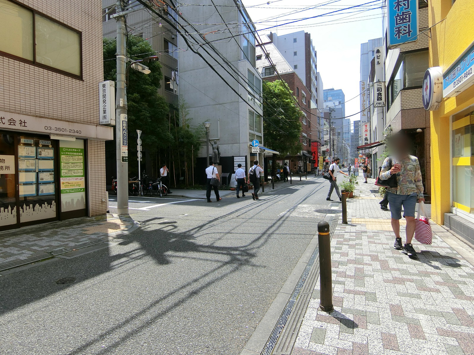 安井ビル前面の通り