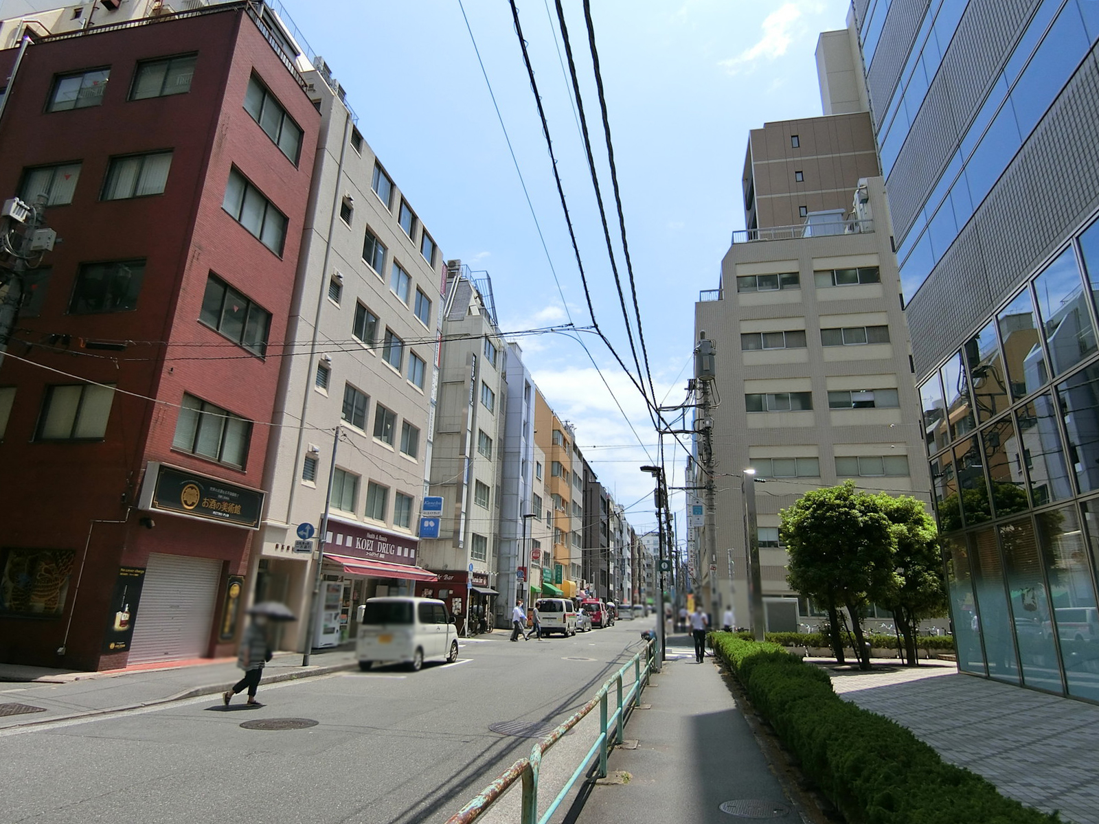 新広栄ビル前面の通り