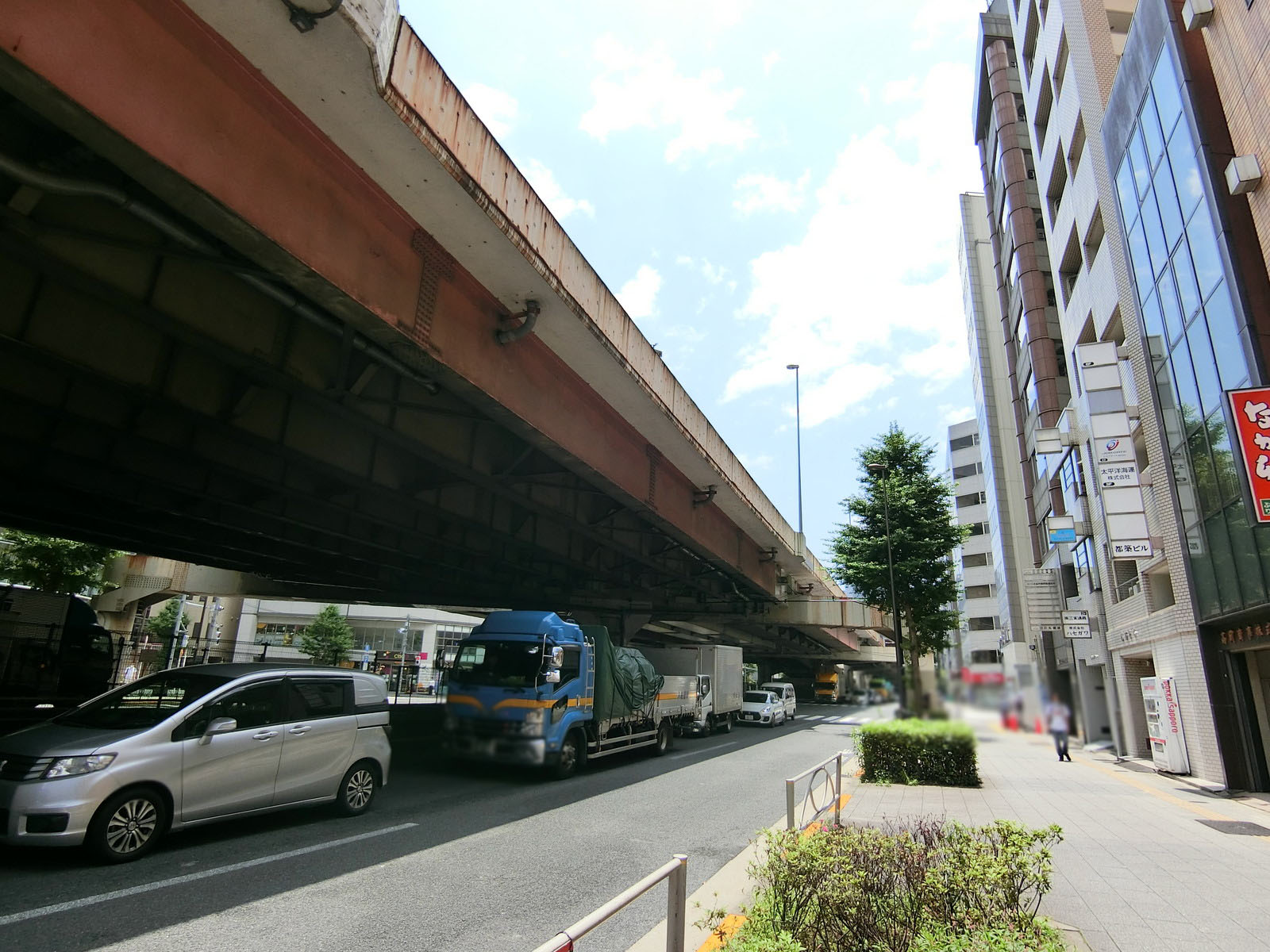 付近の昭和通り