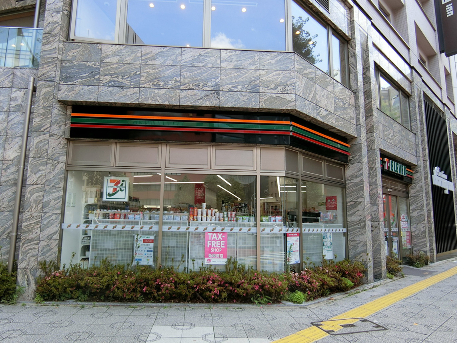 徒歩2分のセブンイレブン