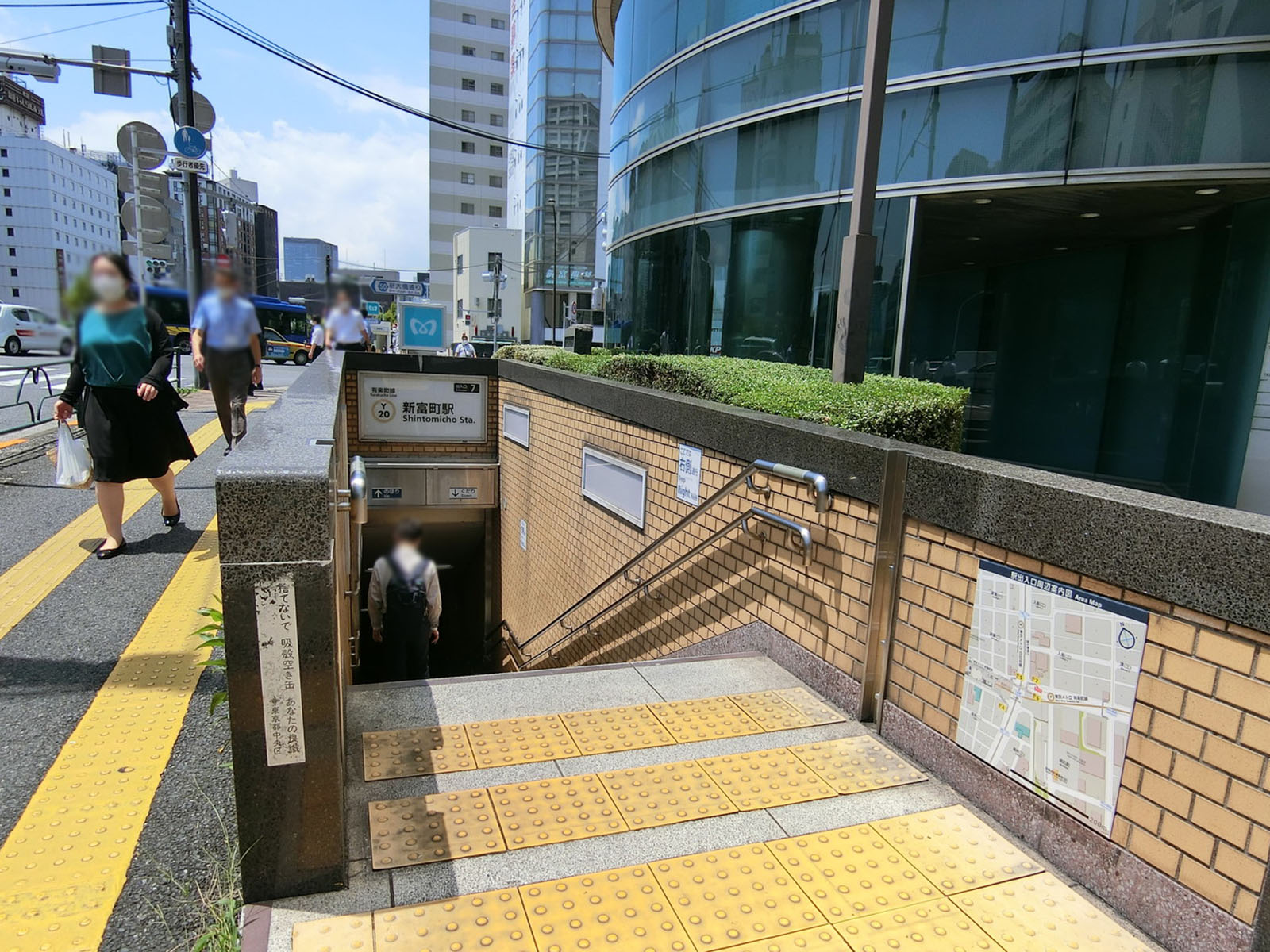最寄りの「新富町駅」