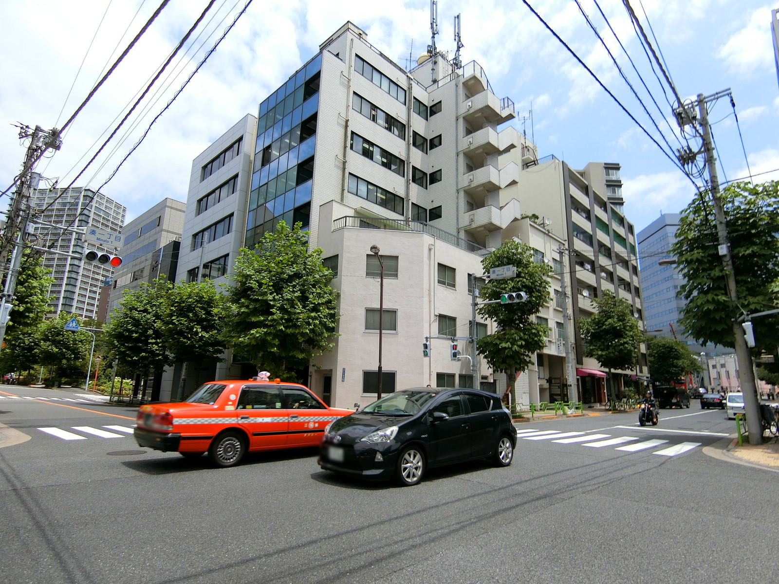 付近の湊一丁目交差点