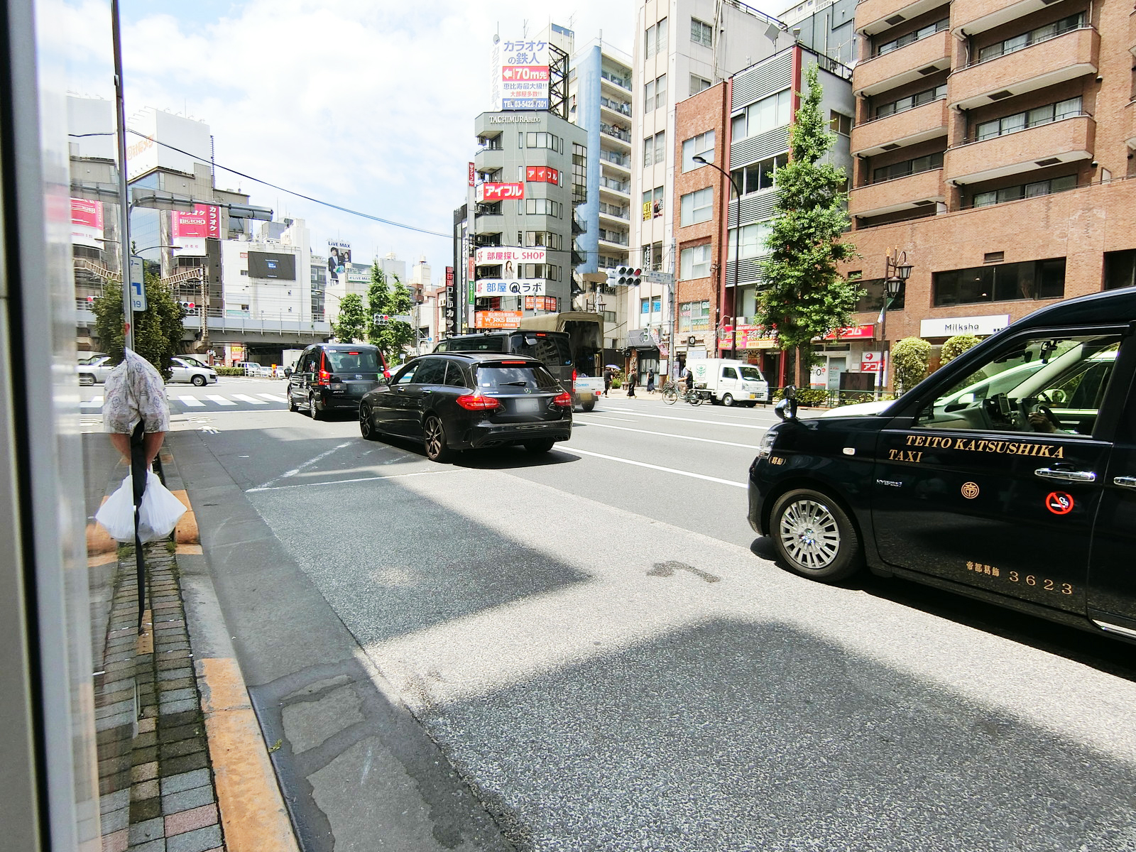 麻仁ビル恵比寿前面の通り