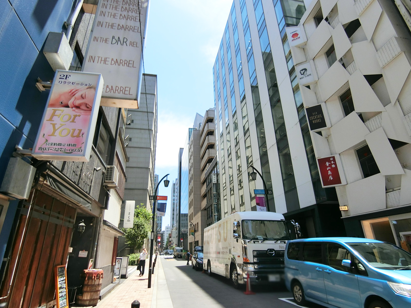 nefi nihombashi前面の通り