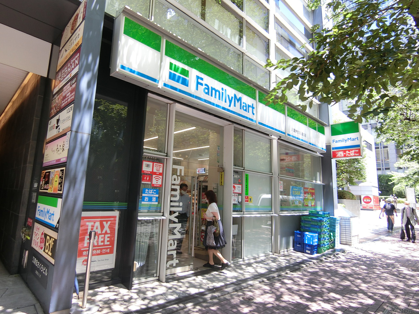 徒歩1分のファミリーマート