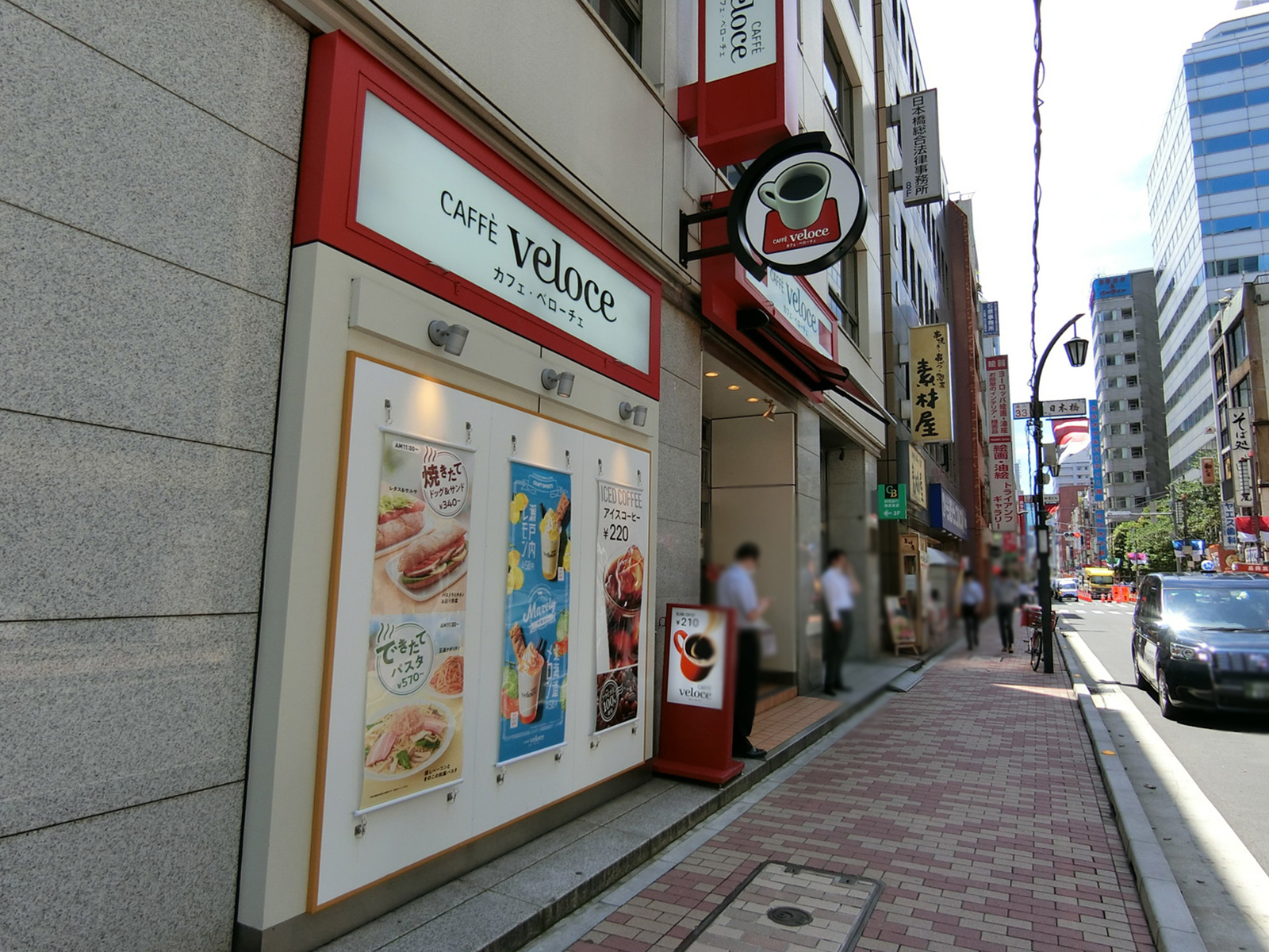 徒歩1分のカフェ・ベローチェ