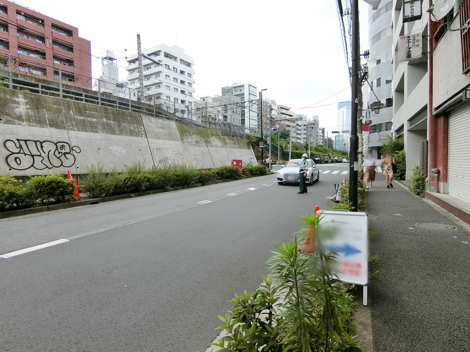 サンワード恵比寿前面の通り