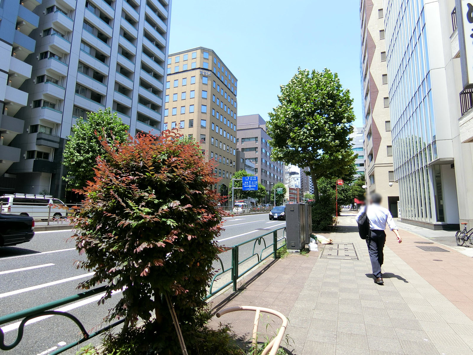 U-Axisビル前面の通り