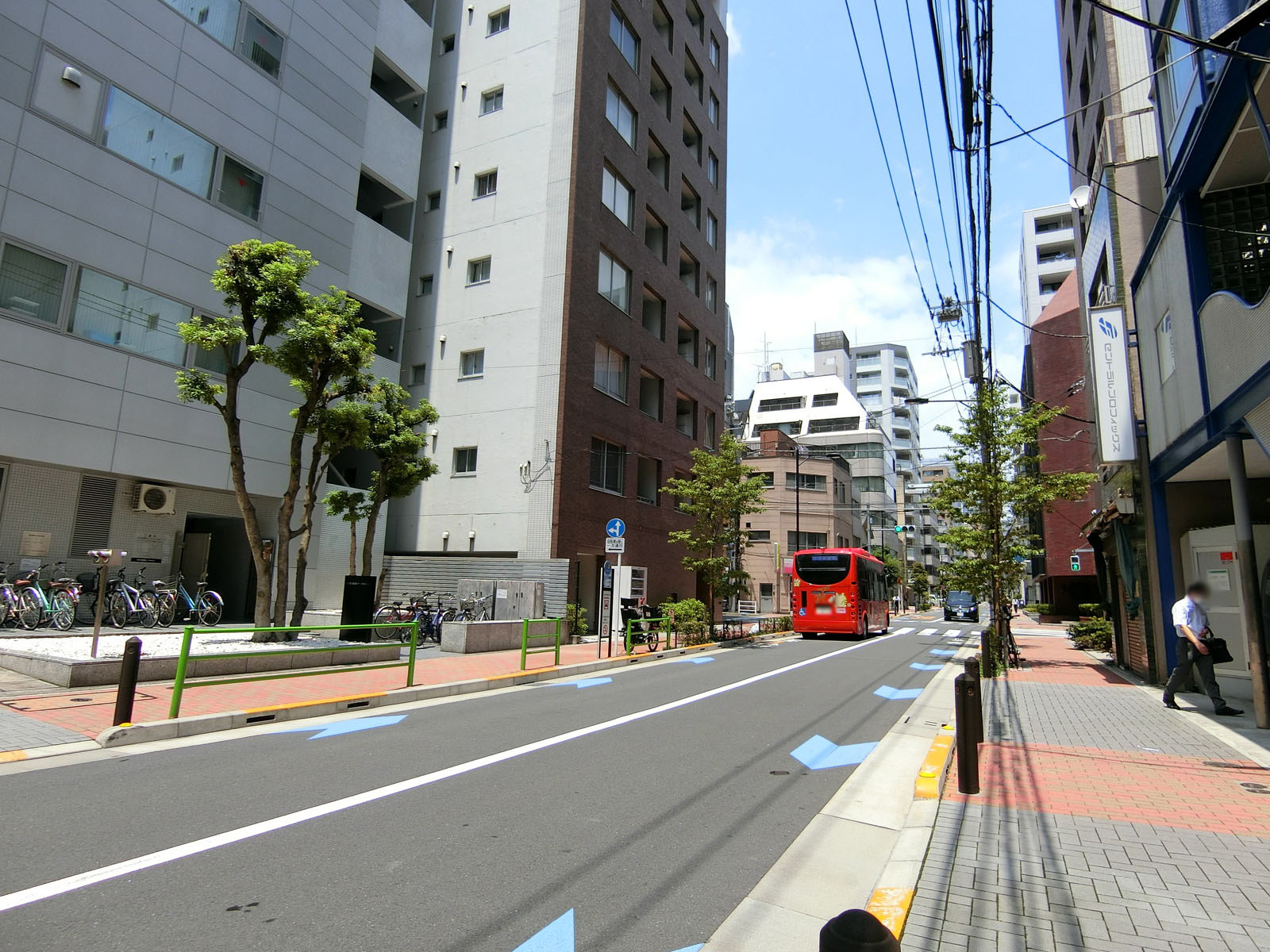 KDX銀座イーストビル前面の通り