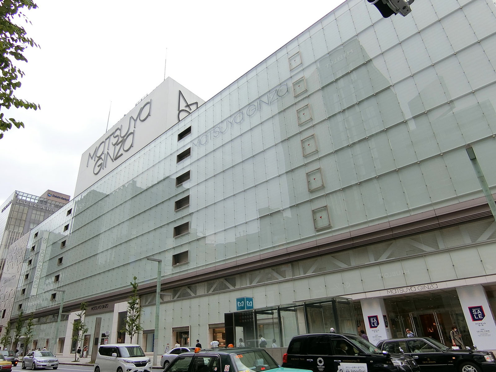 向かいの松屋銀座