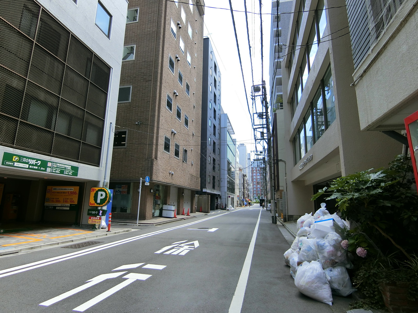 三和ビル前面の通り