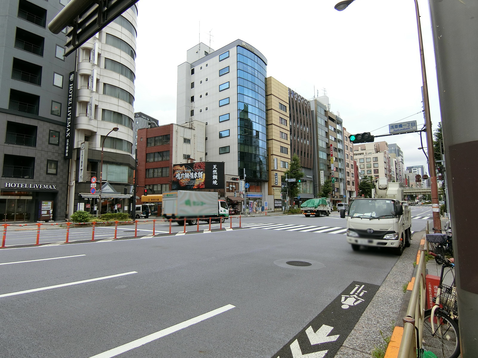 VORT浅草橋駅前3前面の江戸通り