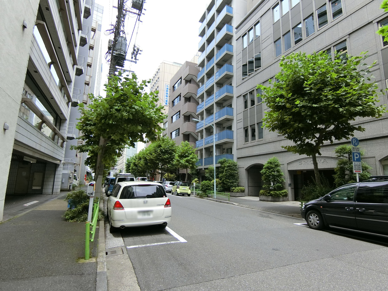 EXE日本橋前面の通り