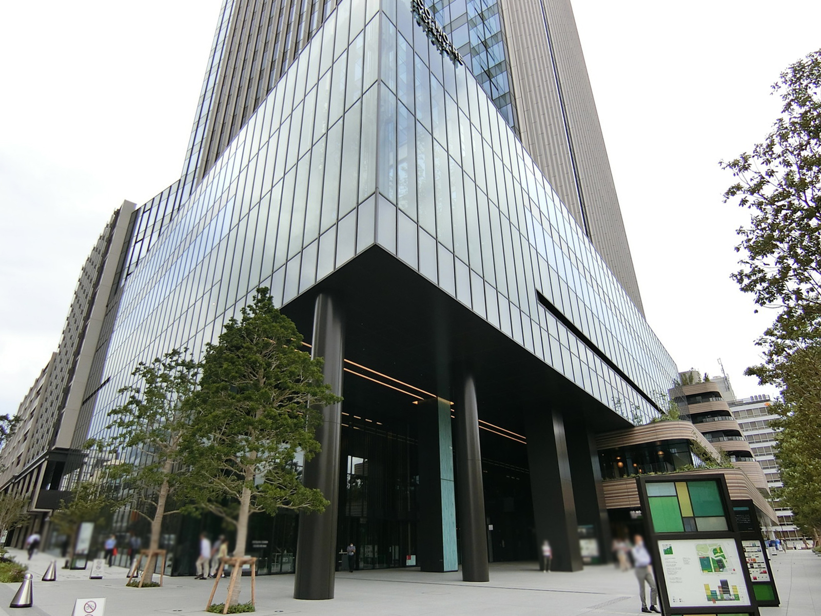 付近の商業施設 コモレ四谷