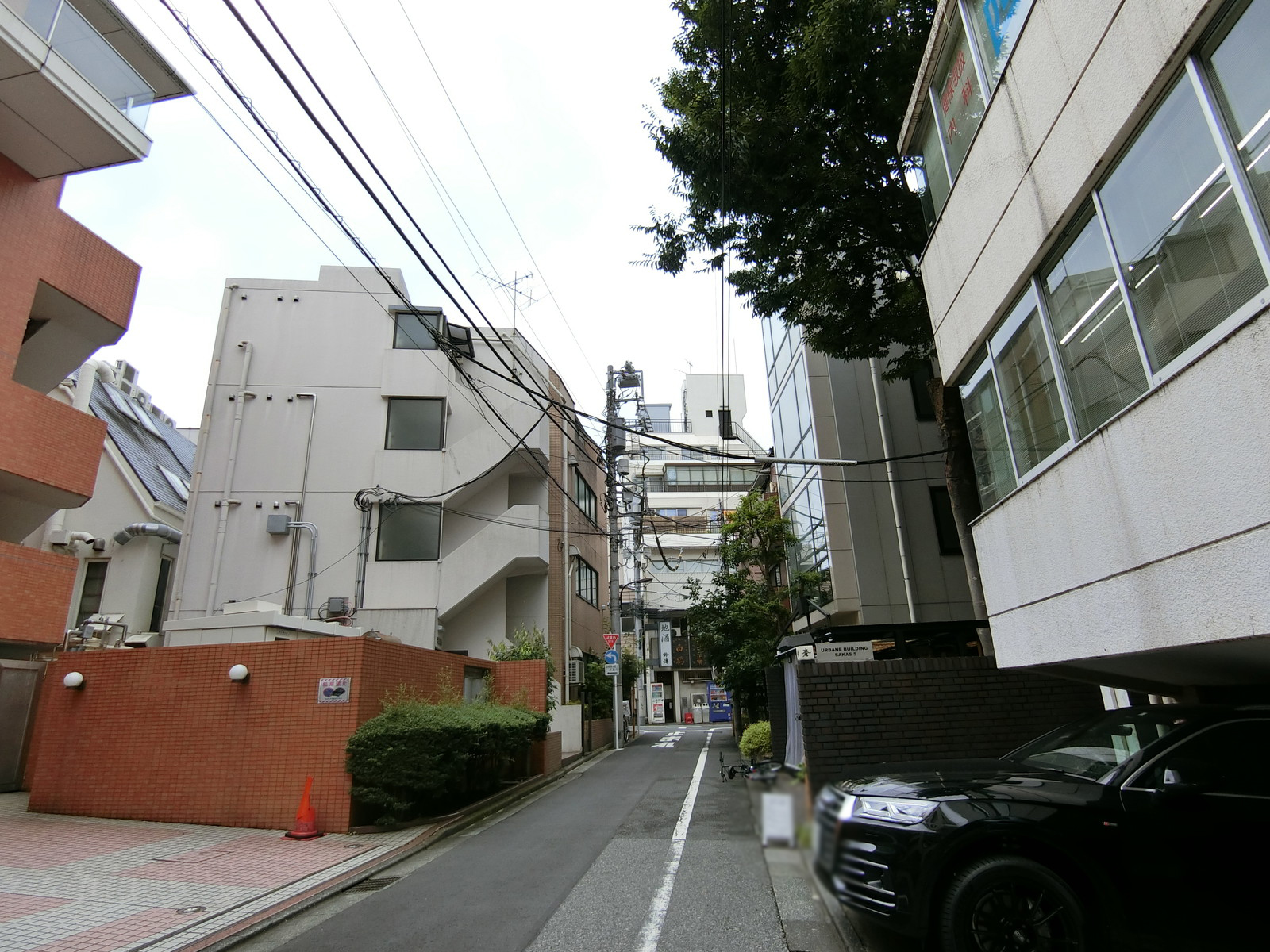 周辺は落ち着いた雰囲気のエリア