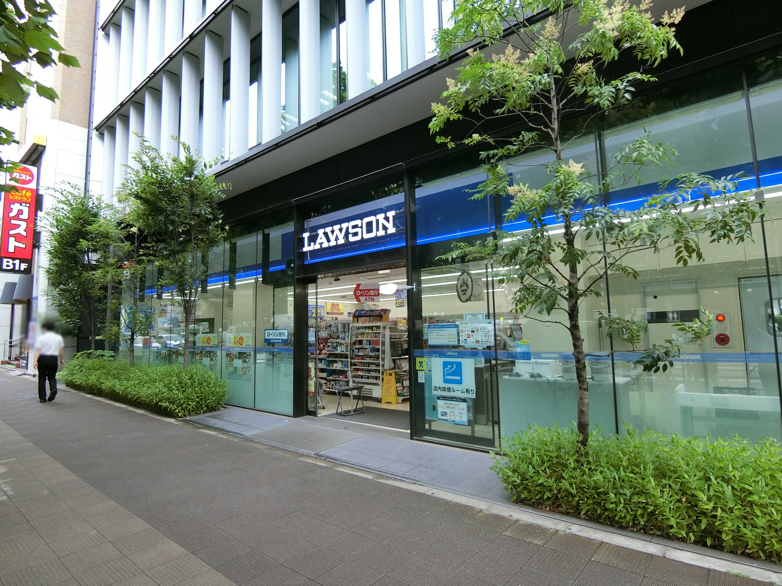 徒歩1分のローソン 日本橋茅場町店