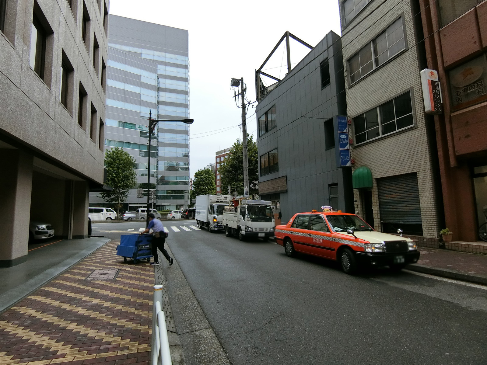 茅場町MYビル前面の通り