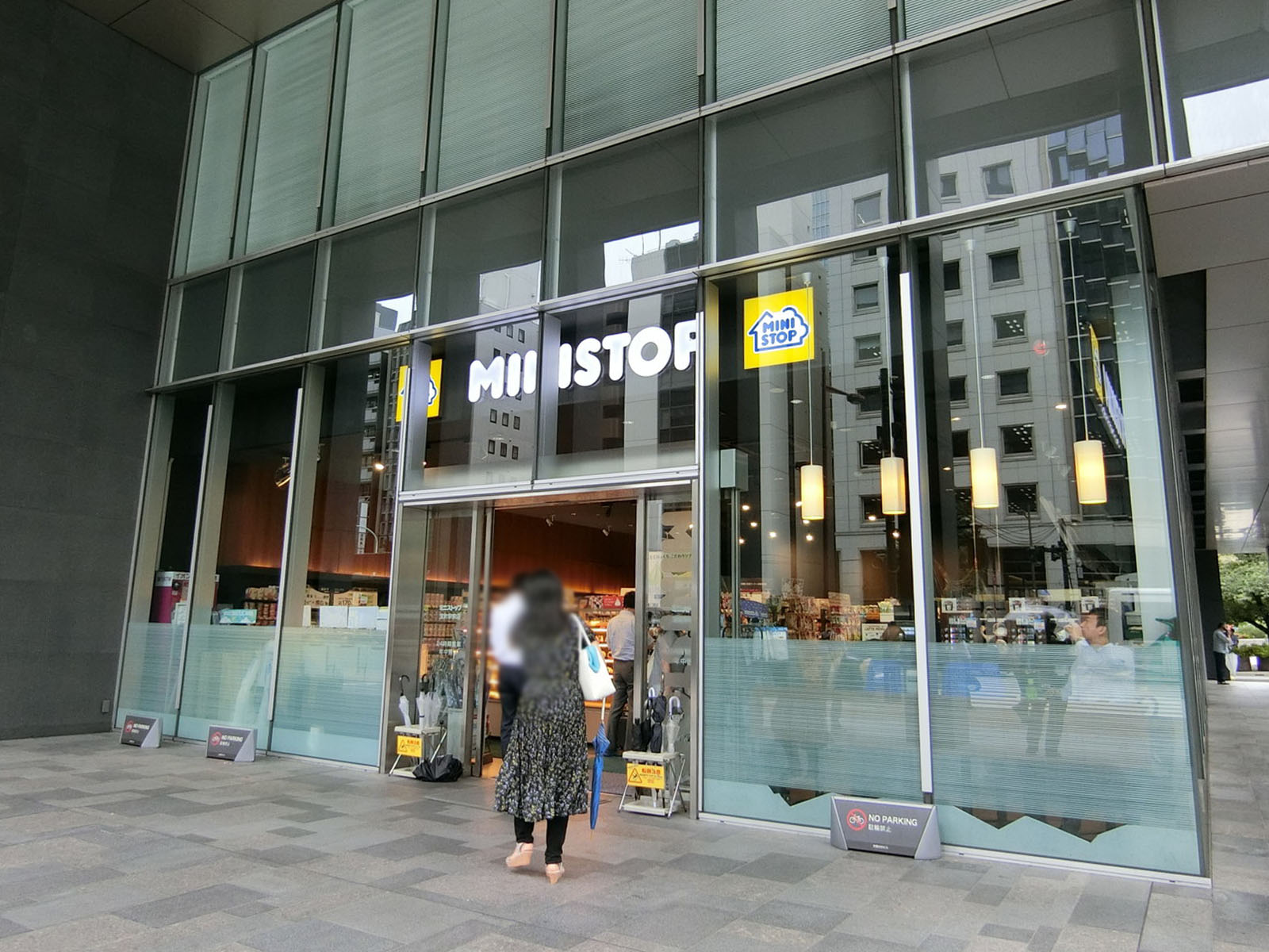 至近のミニストップ 宝町駅前店