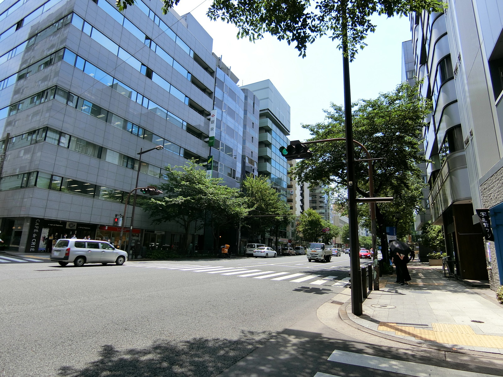 付近の靖国通り