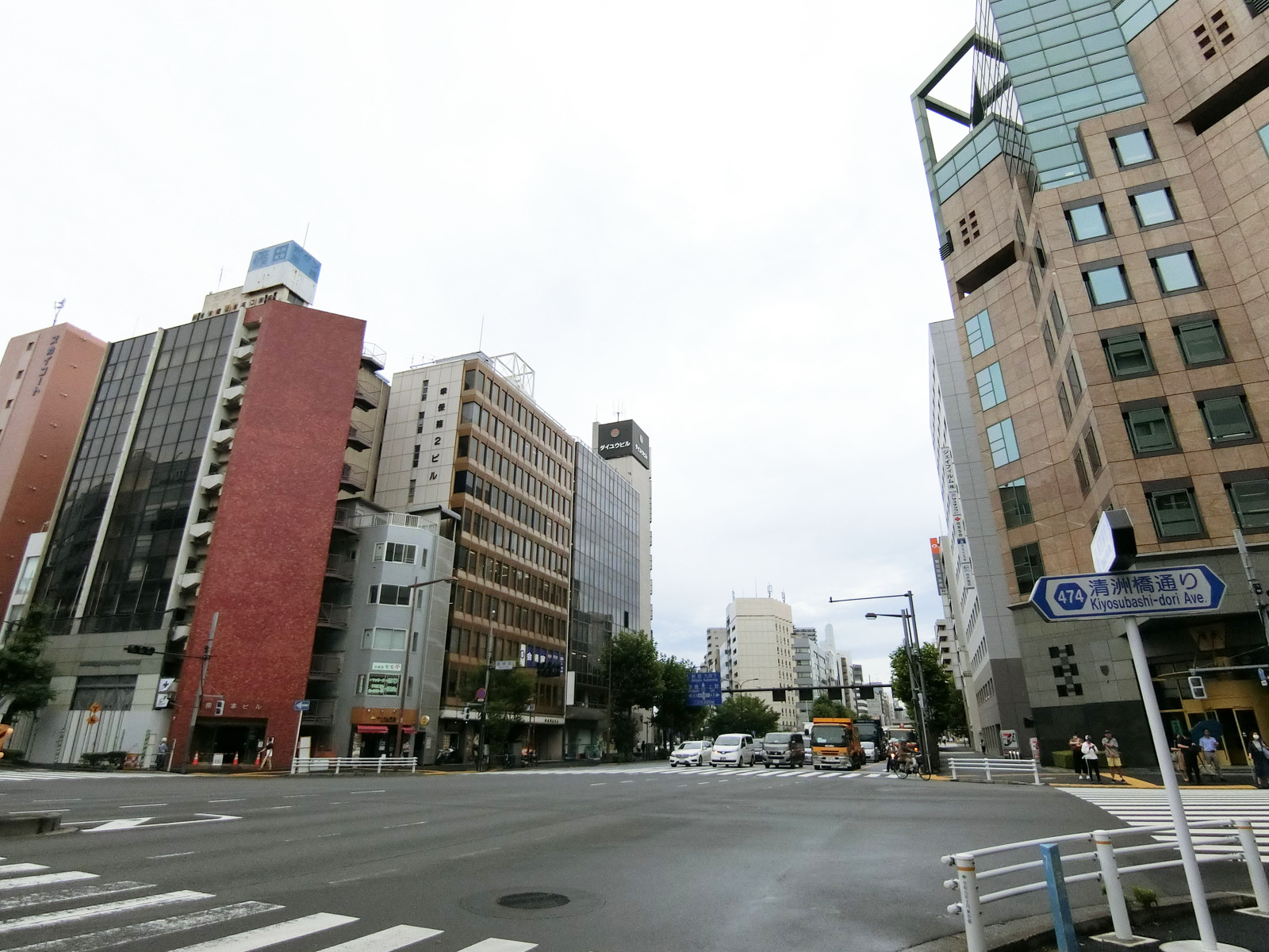 ライオンズマンション東神田前面の通り