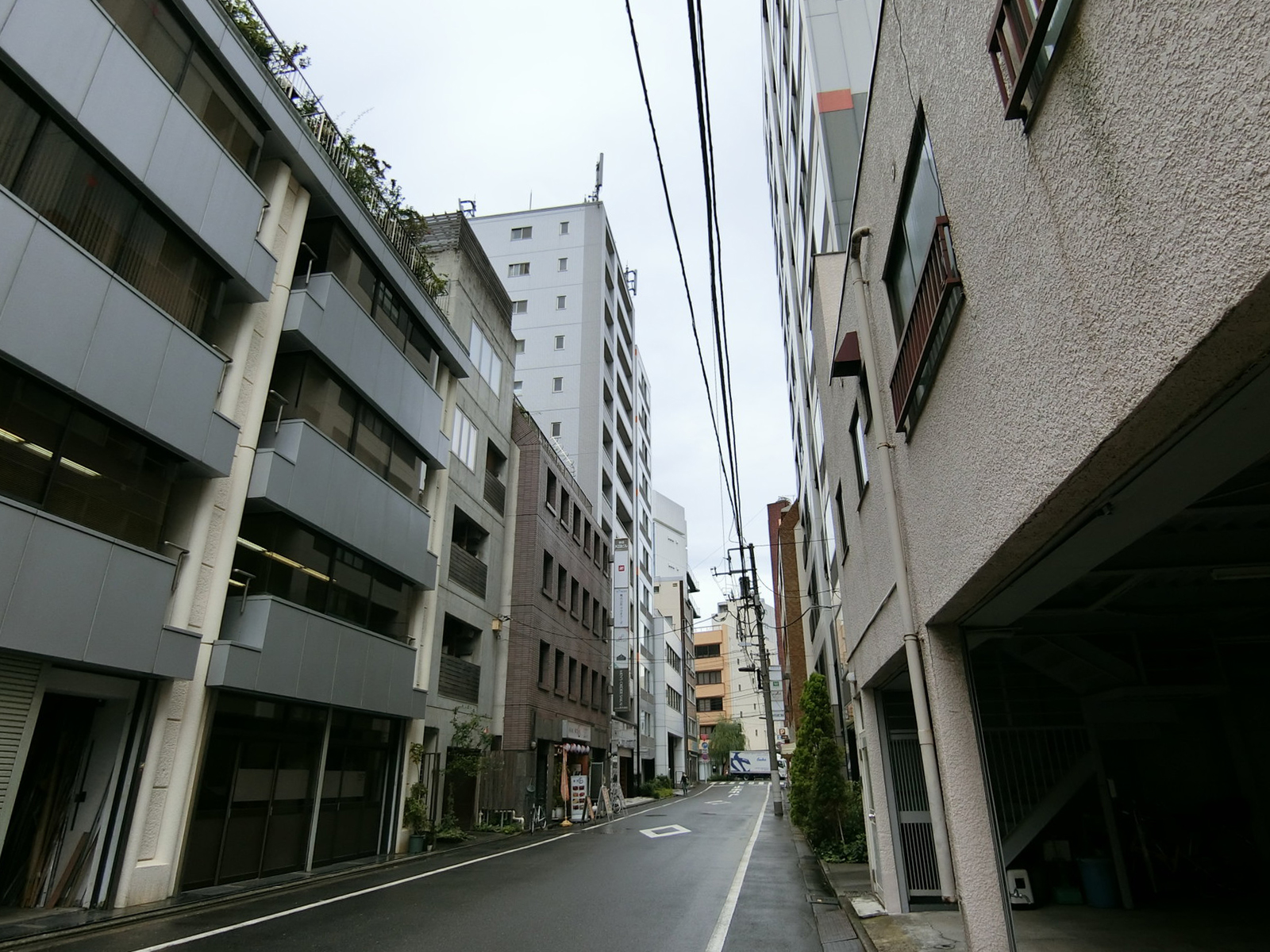 早川ビル前面の通り