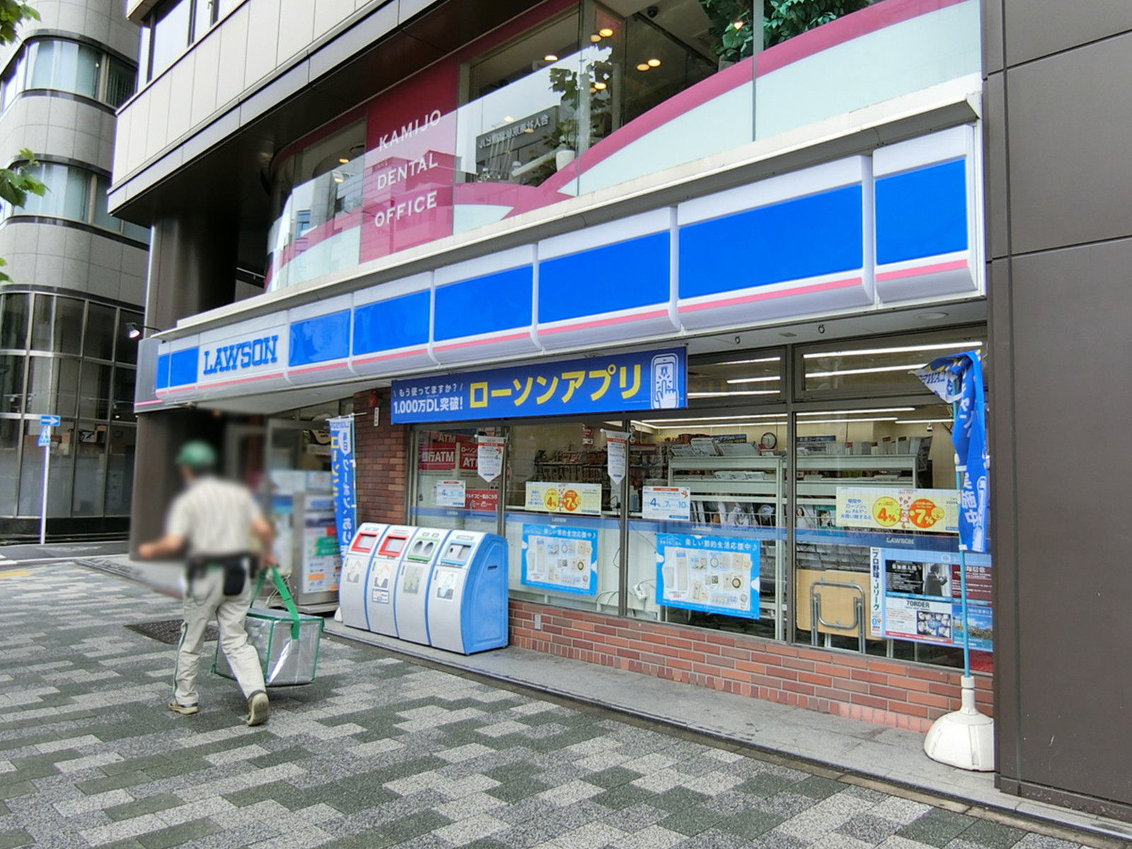 徒歩1分のローソン 岩本町3丁目店