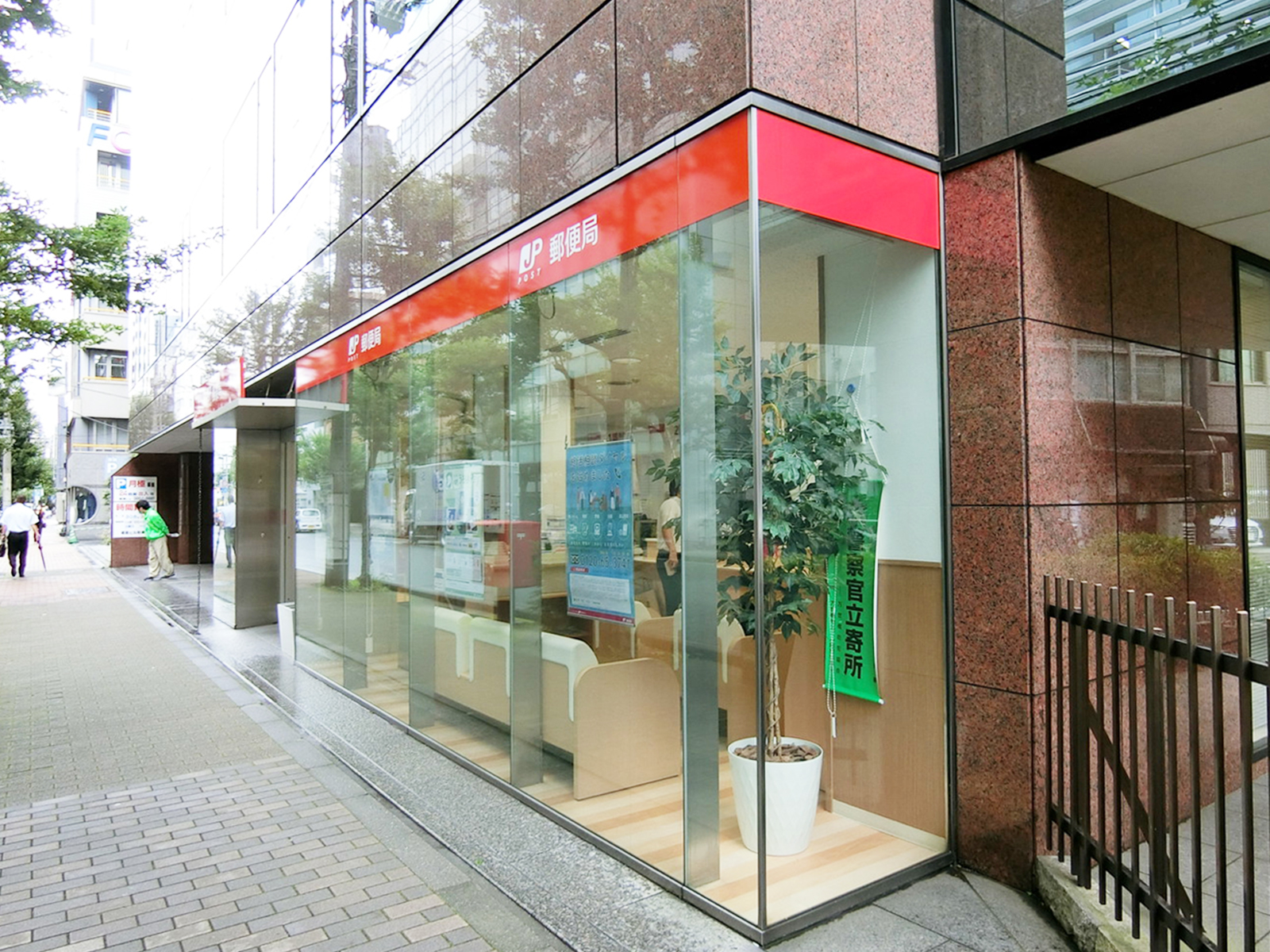 徒歩2分の東神田郵便局