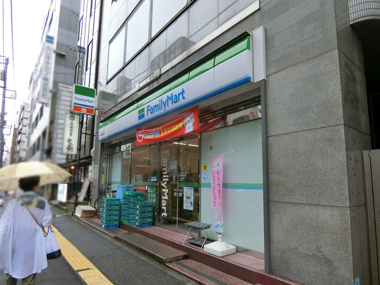 徒歩1分のファミリーマート