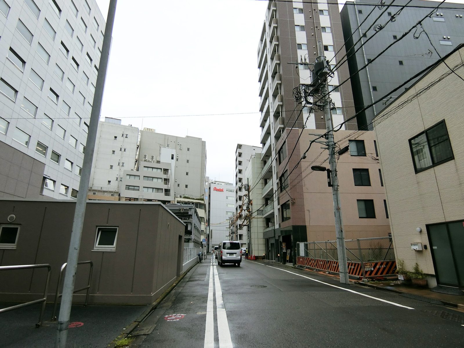 堀商ビル前面の通り