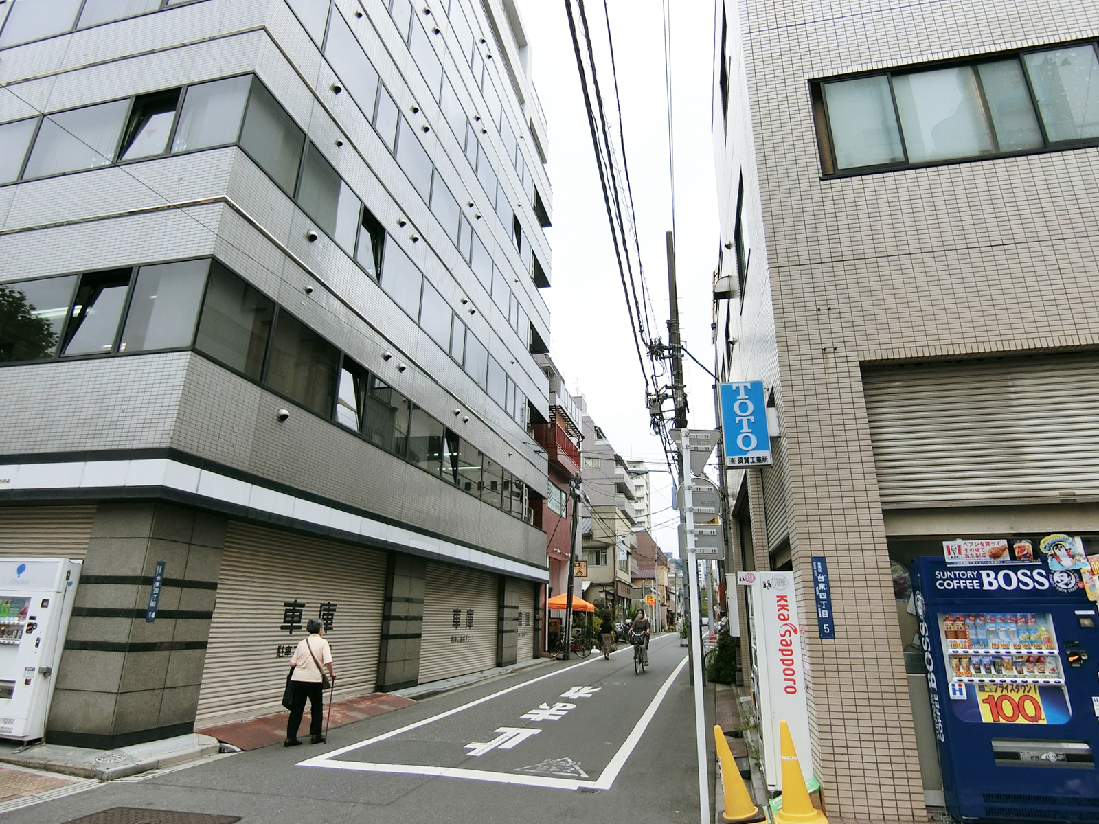 日警東京ビル前面の通り