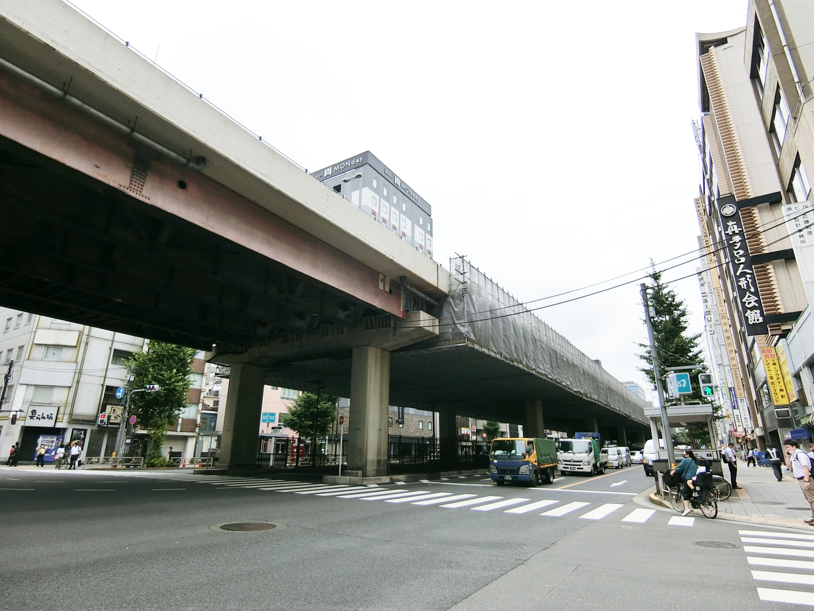 付近の昭和通り