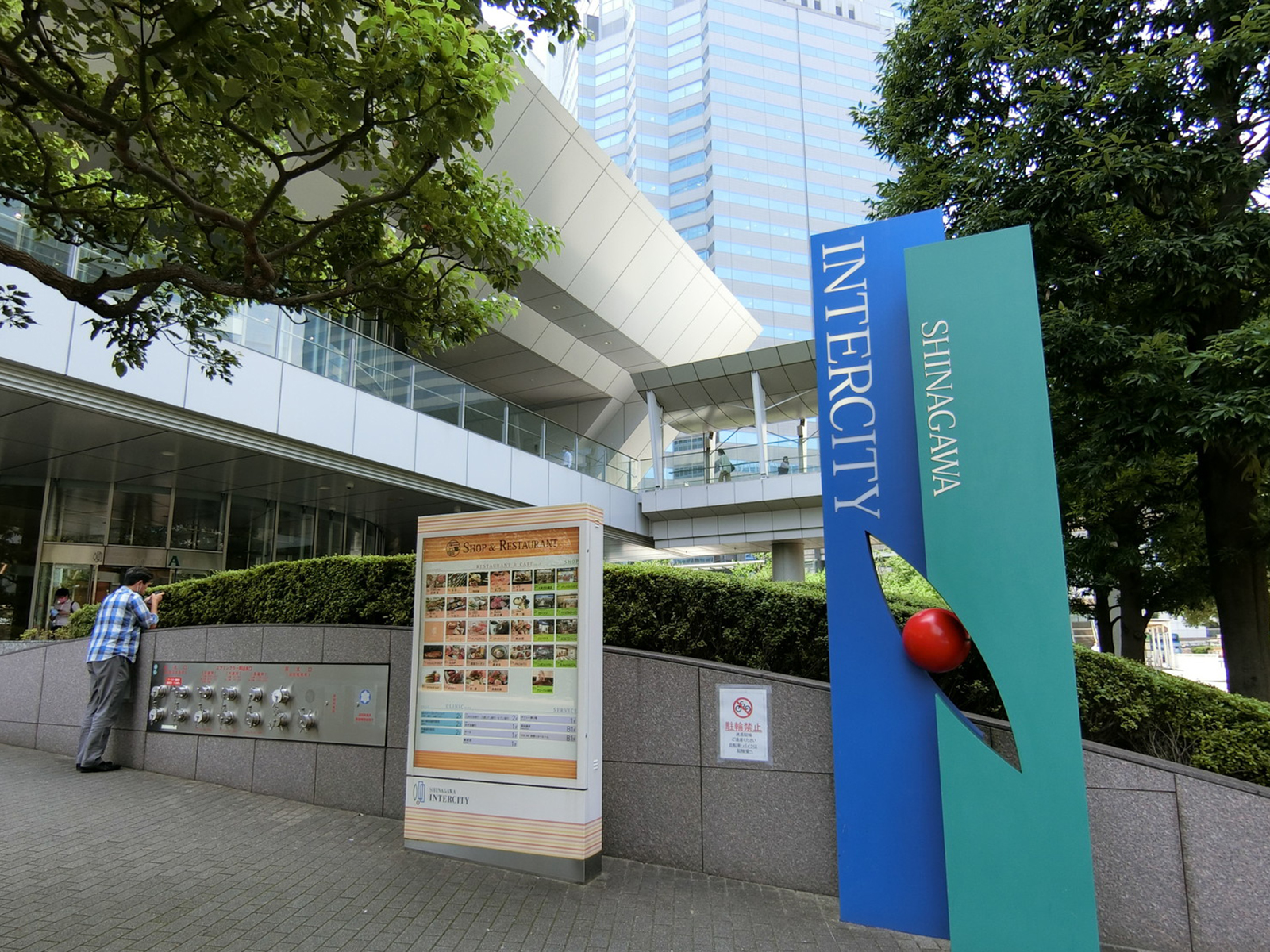 向かいの品川インターシティ
