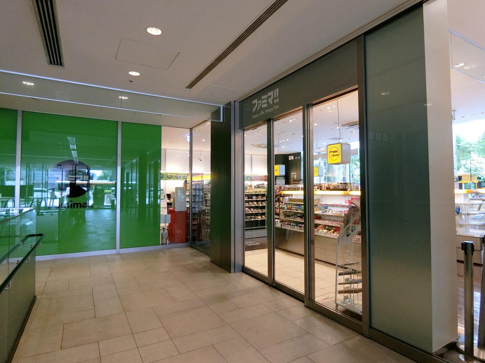 徒歩3分のファミマ!!品川フロントビル店