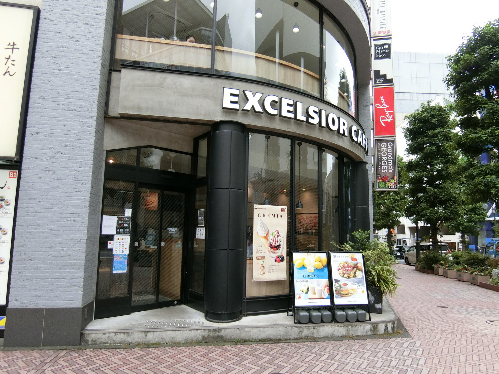 徒歩1分のエクセルシオールカフェ