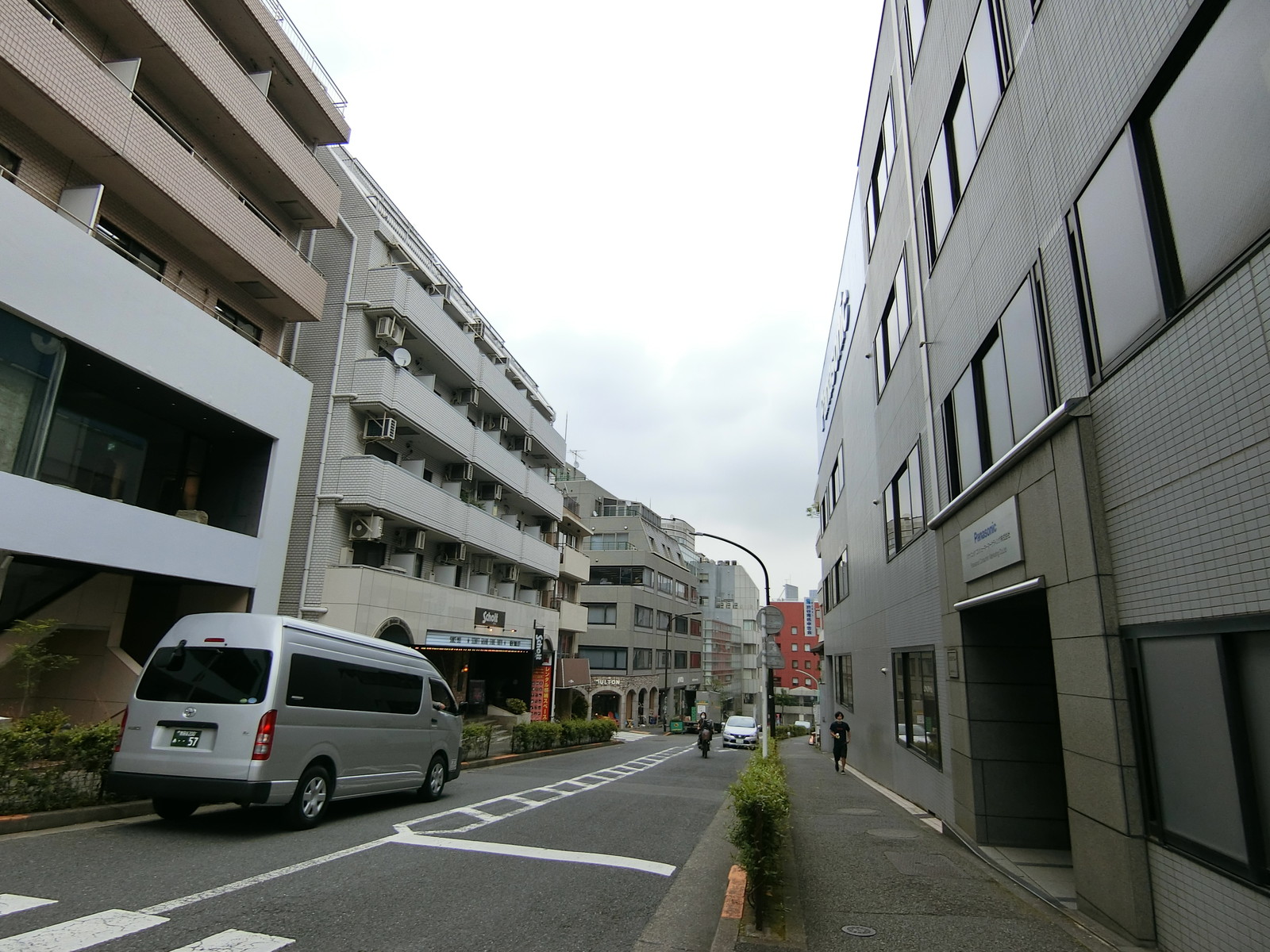 横山ビル前面の通り