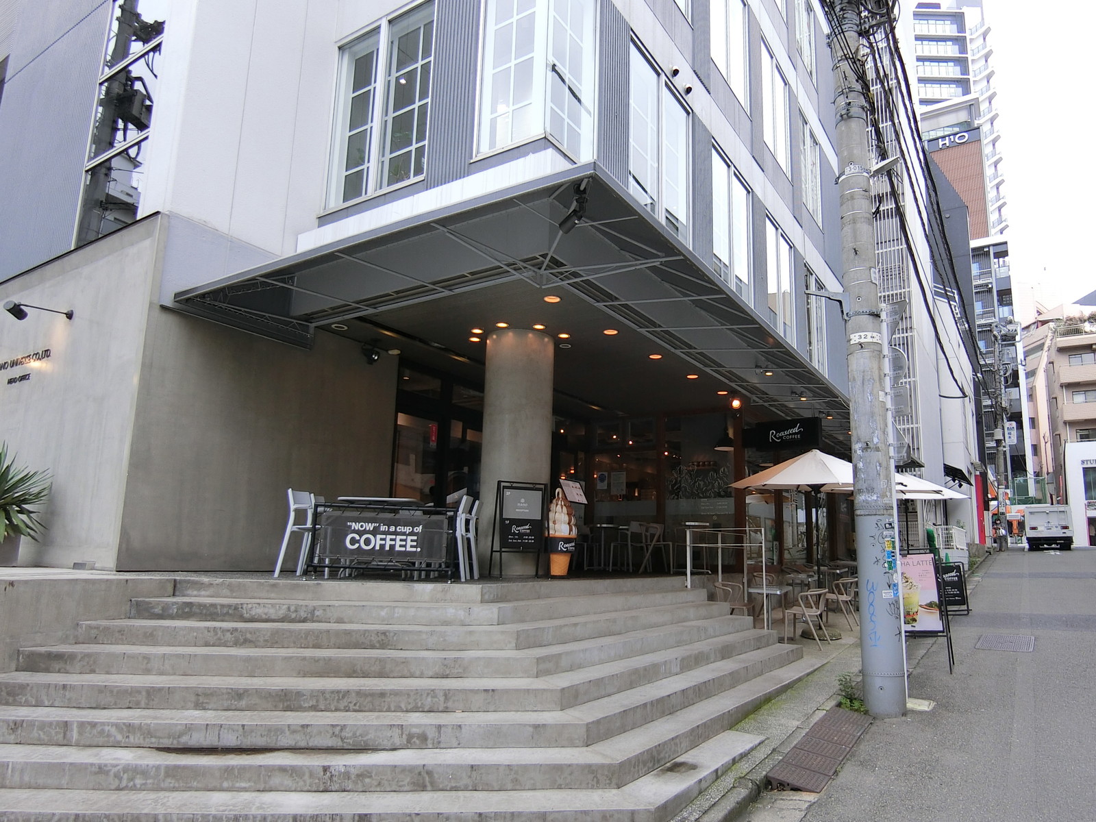 付近には飲食店が点在