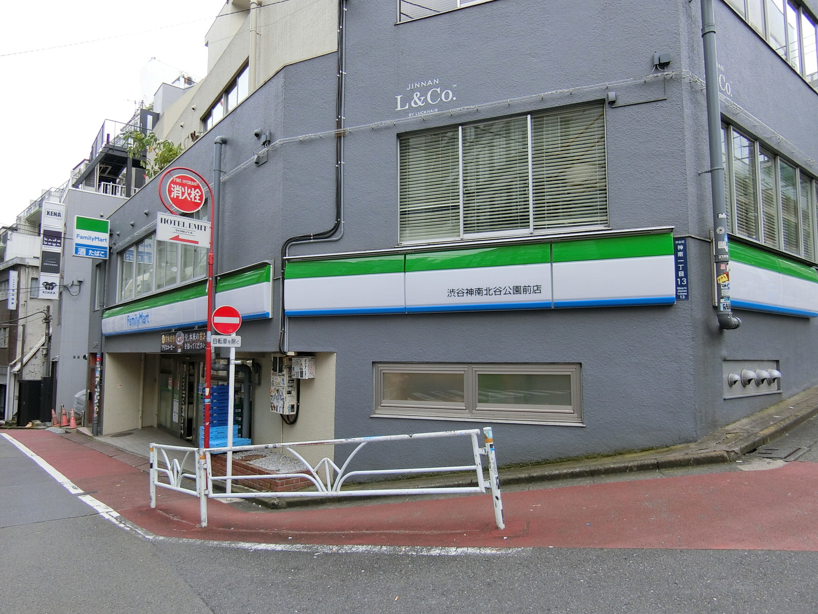 並びのファミリーマート