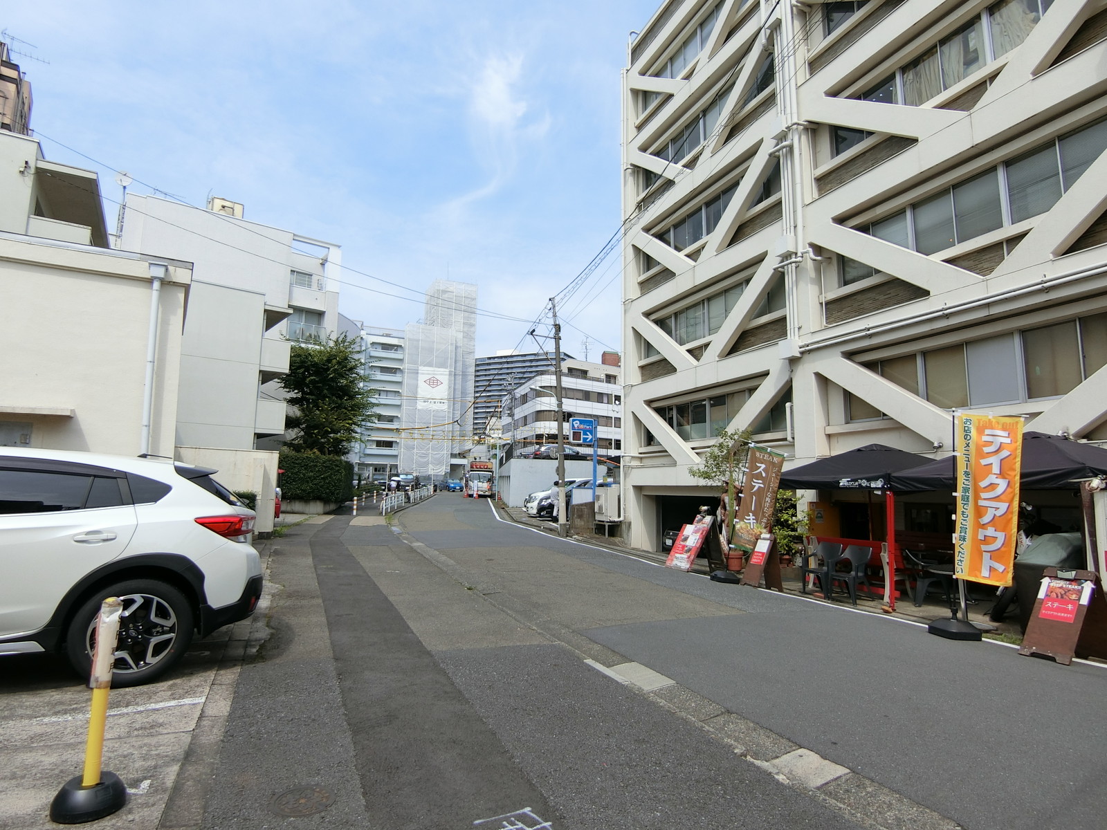元吉ビル前面の通り