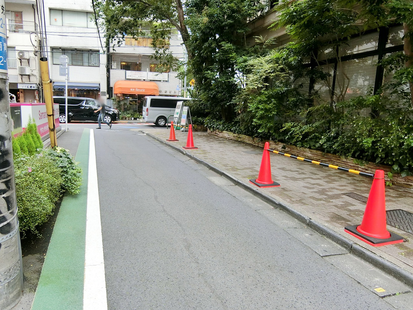 ジョワレ南青山前面の通り