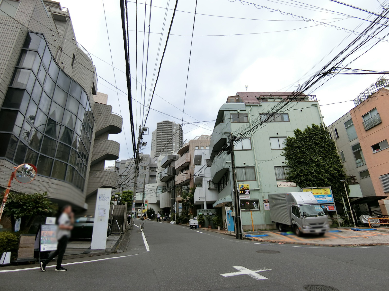 シーズ代官山前面の通り
