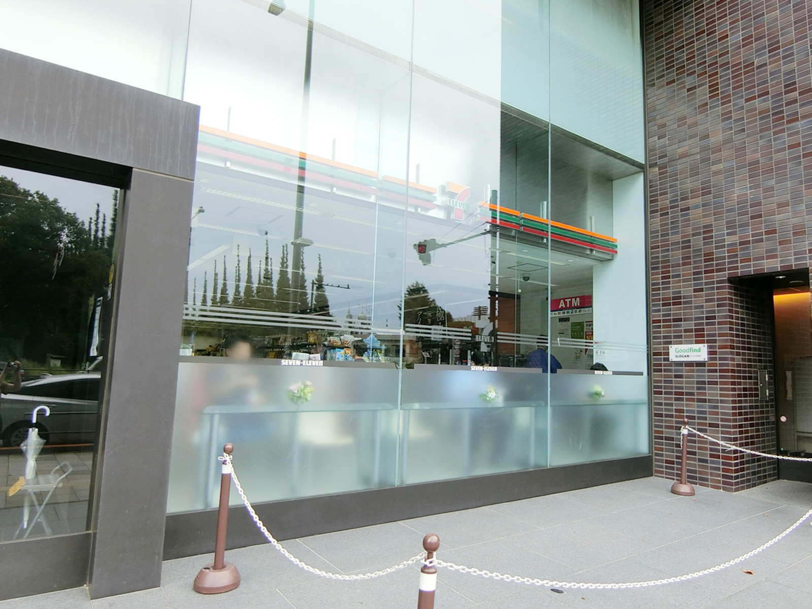 徒歩1分のセブンイレブン港区南青山2丁目店