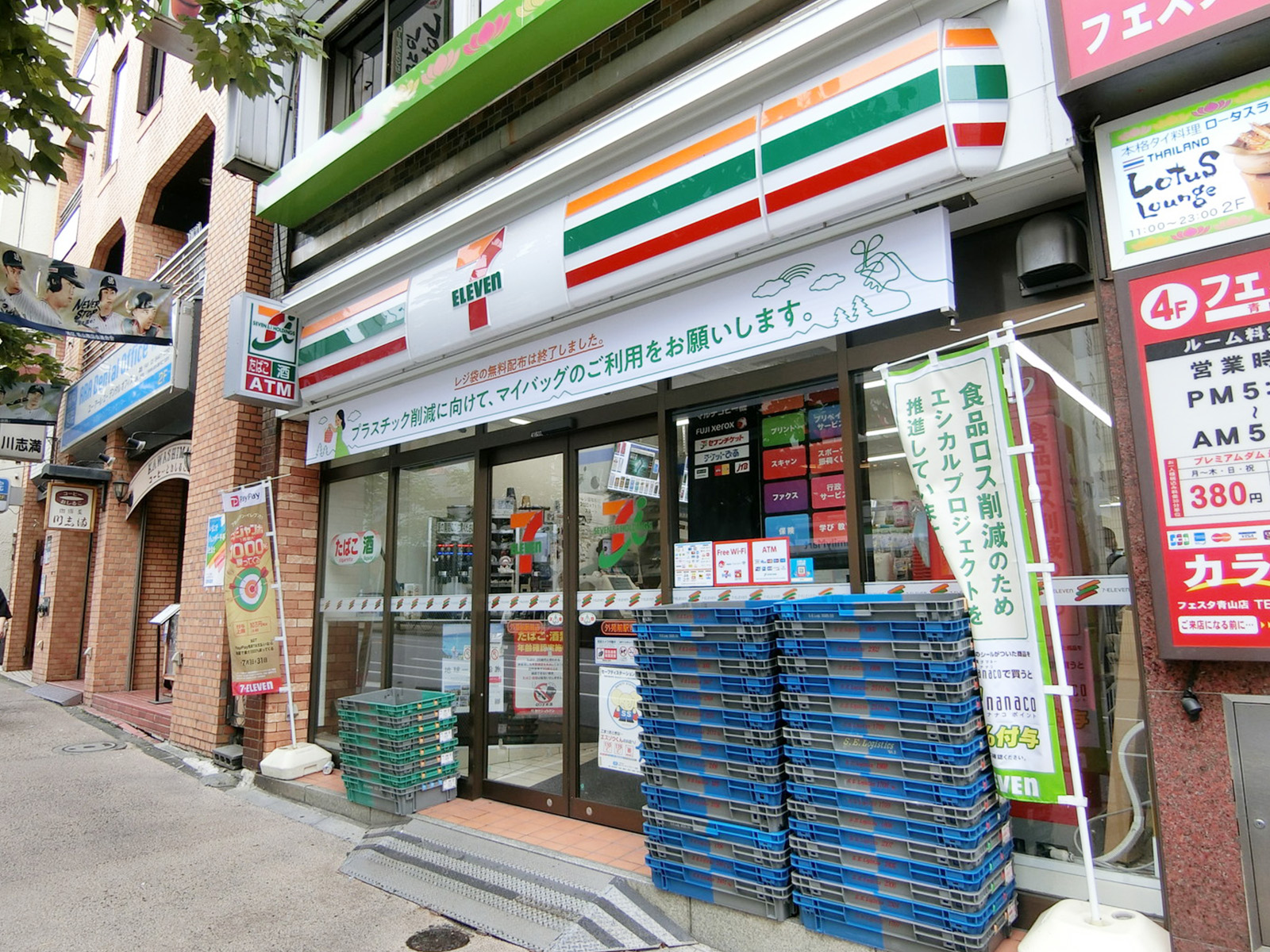 近くのセブンイレブン外苑前駅前店