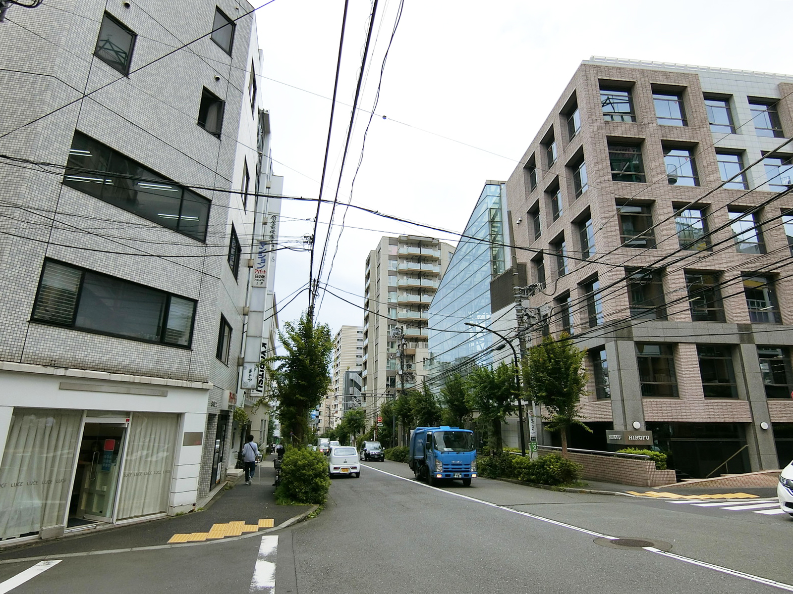 A-PLACE恵比寿南前面の通り