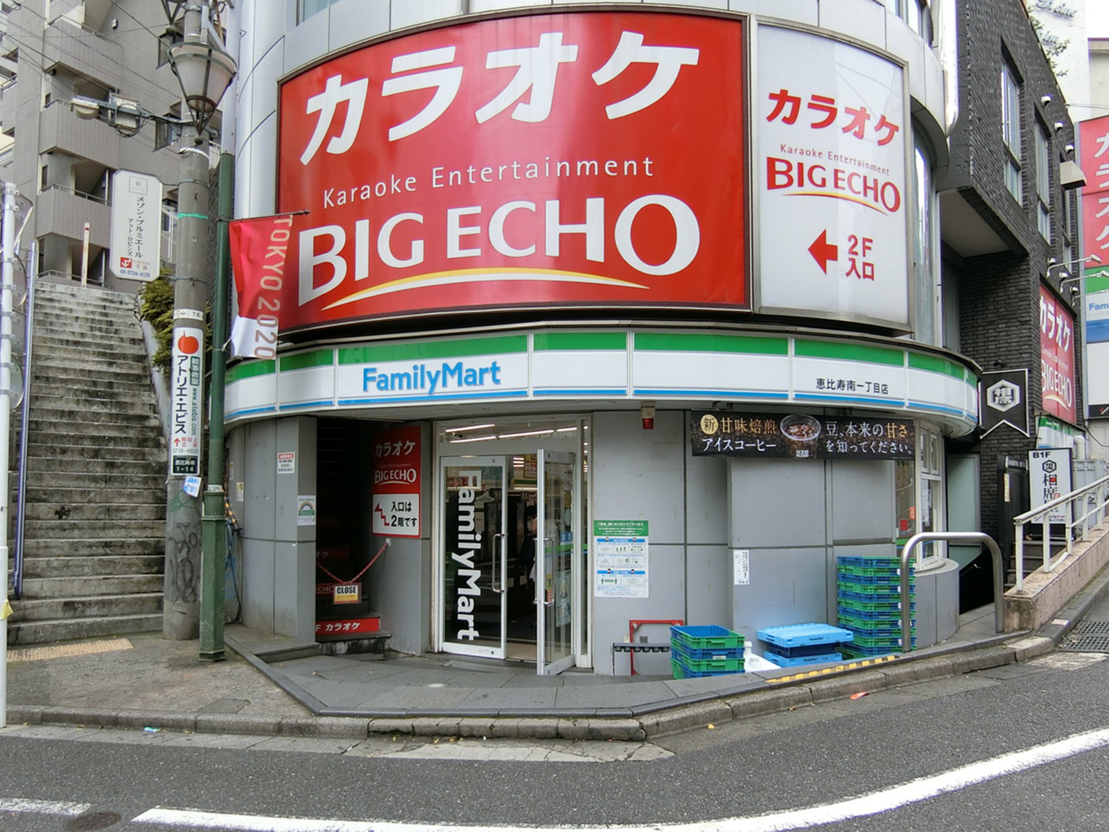 徒歩2分のファミリーマート