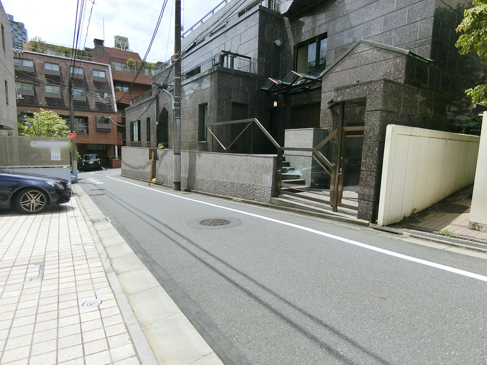 AMSビル前面の通り