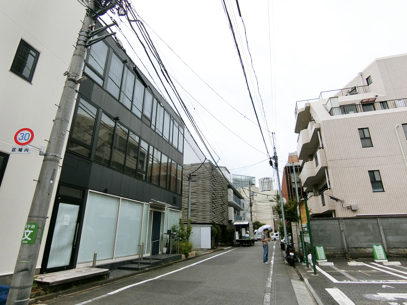 代官山KUMIKOビル前面の通り