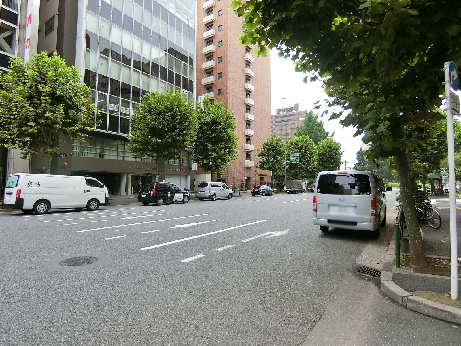 大手町ポイントビル前面の錦町有楽町線